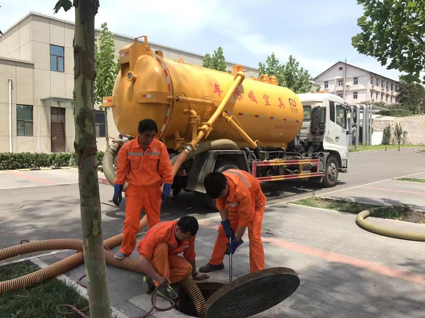 哈巴河化粪池清理与5-8吨吸粪车施工效率分析